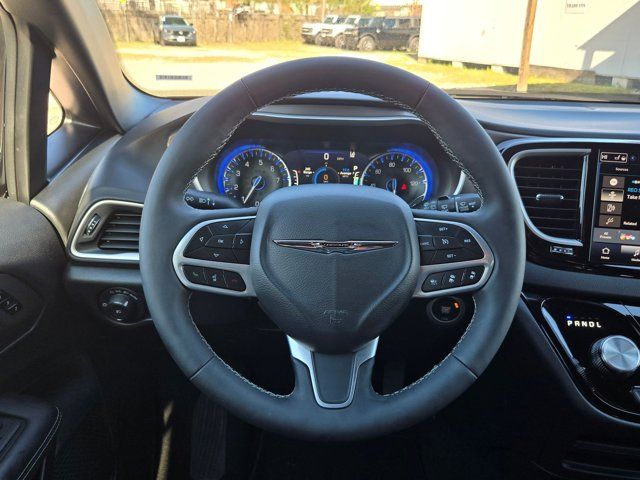 Thumbnail: 2025 Chrysler Pacifica - 22