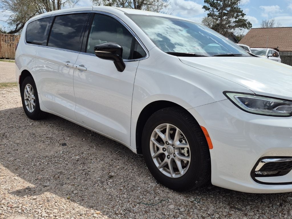 Thumbnail: 2025 Chrysler Pacifica - 2