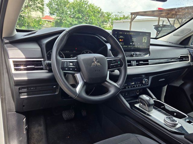 Thumbnail: 2025 Mitsubishi Outlander - 15