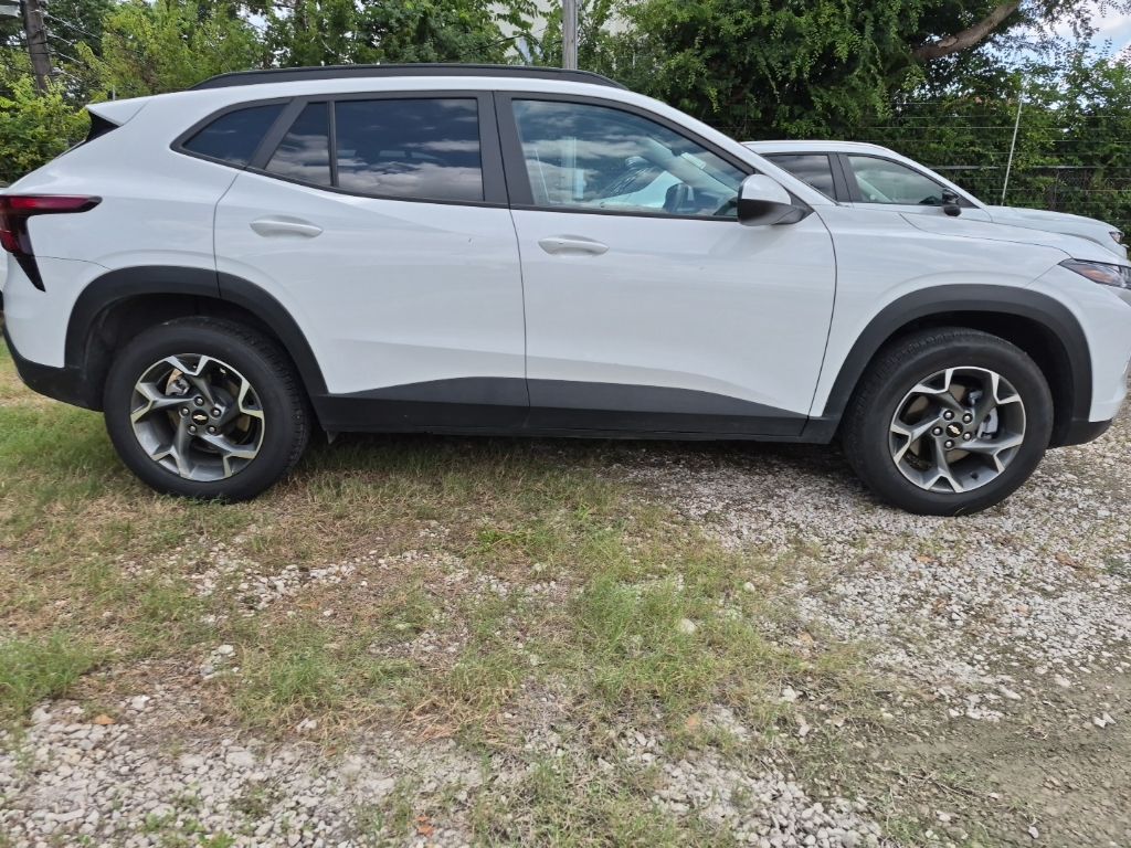 Thumbnail: 2025 Chevrolet Trax - 5
