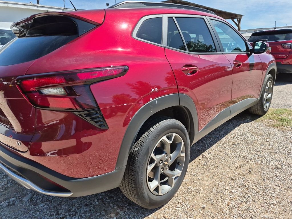 Thumbnail: 2025 Chevrolet Trax - 3