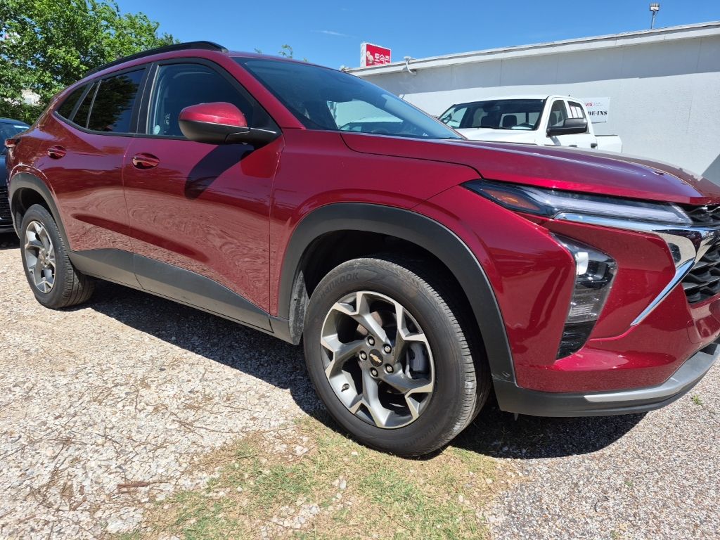 Thumbnail: 2025 Chevrolet Trax - 4