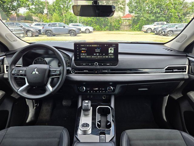 Thumbnail: 2025 Mitsubishi Outlander - 25