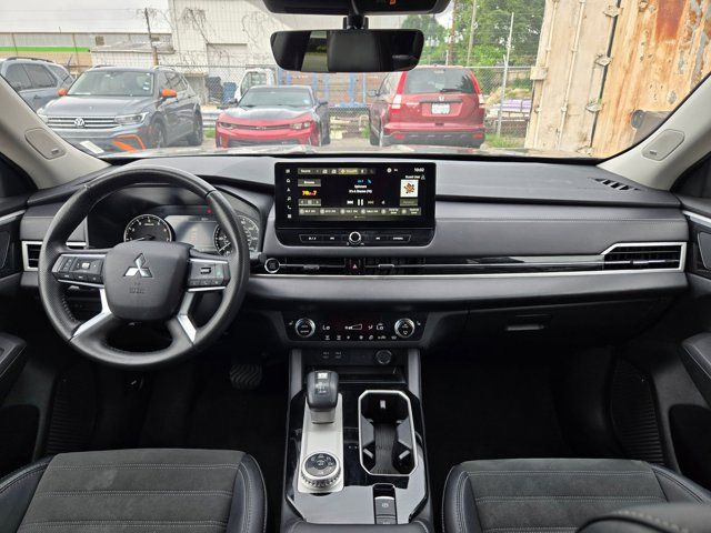 Thumbnail: 2025 Mitsubishi Outlander - 25