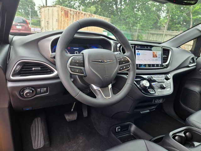 Thumbnail: 2025 Chrysler Pacifica - 15