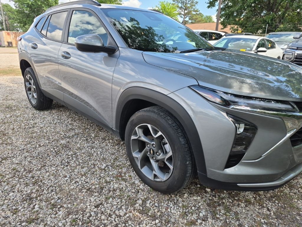 Thumbnail: 2025 Chevrolet Trax - 4