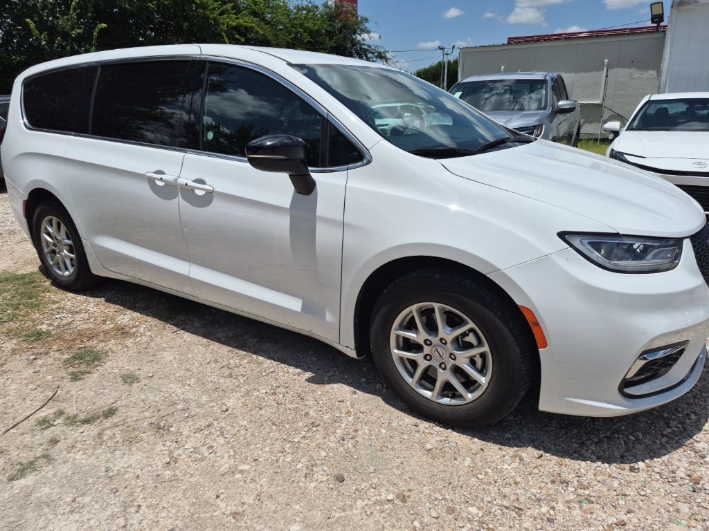 Thumbnail: 2025 Chrysler Pacifica - 4