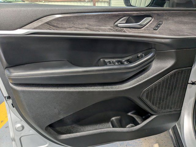 Thumbnail: 2024 Jeep Grand Cherokee L - 11