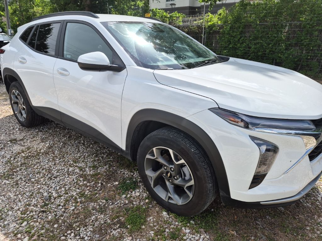 Thumbnail: 2025 Chevrolet Trax - 4