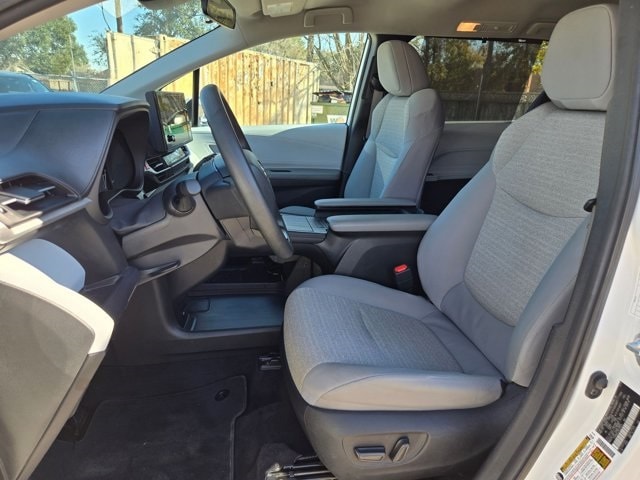 Thumbnail: 2025 Toyota Sienna - 23