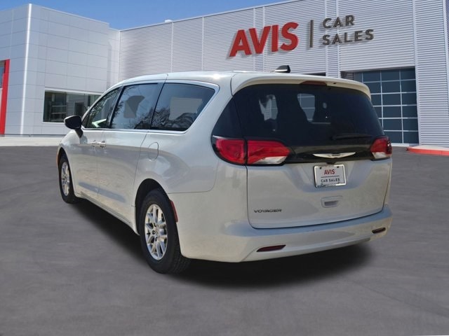Thumbnail: 2023 Chrysler Voyager - 10