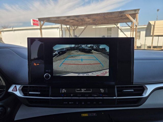 Thumbnail: 2025 Toyota Sienna - 19