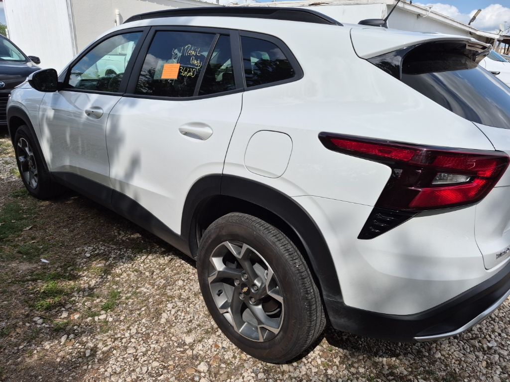 Thumbnail: 2025 Chevrolet Trax - 2