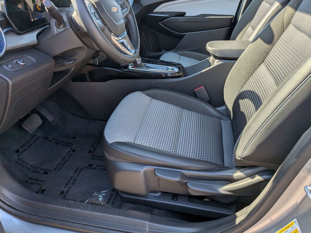 Thumbnail: 2025 Chevrolet Trax - 18