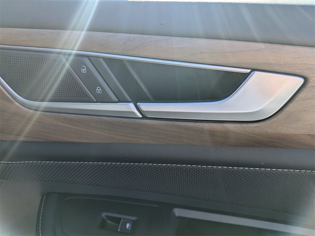 Thumbnail: 2025 Volkswagen Atlas - 32