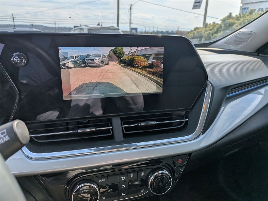 Thumbnail: 2025 Chevrolet Trax - 16