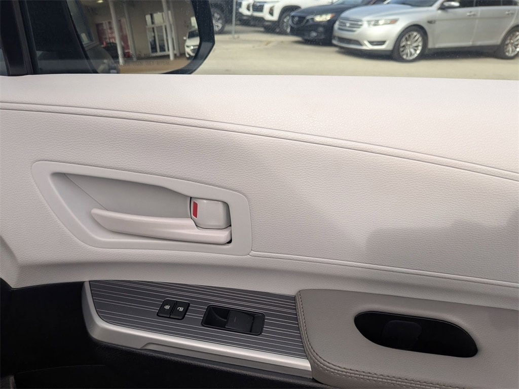 Thumbnail: 2025 Toyota Sienna - 29