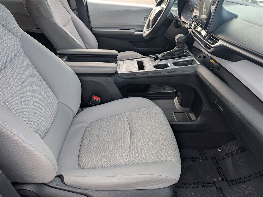 Thumbnail: 2025 Toyota Sienna - 27