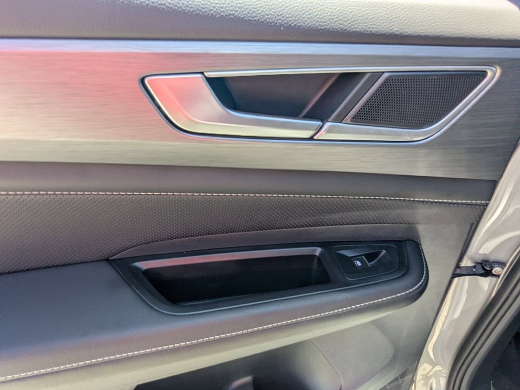2025 Volkswagen Atlas Cross Sport SE w/Tech - Photo 27