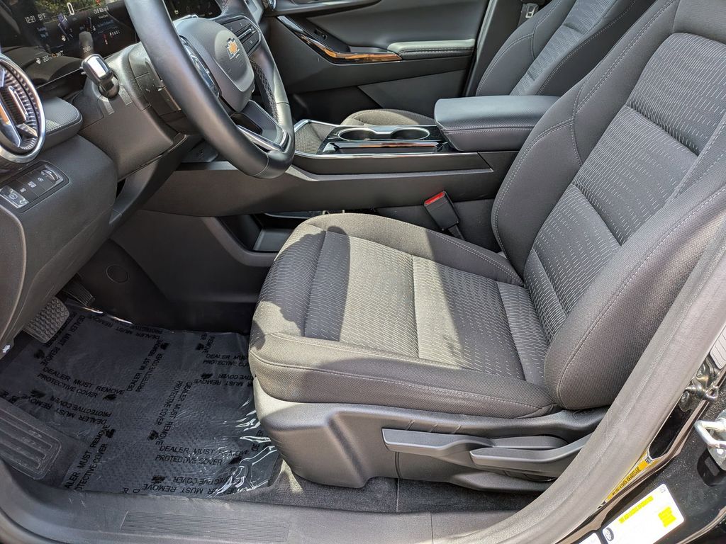 Thumbnail: 2025 Chevrolet Equinox - 19