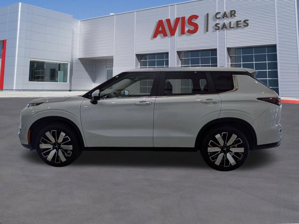 Thumbnail: 2025 Mitsubishi Outlander - 9