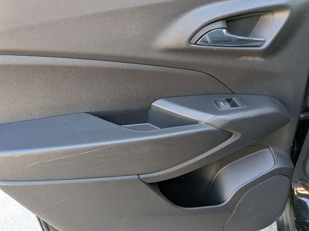 Thumbnail: 2025 Chevrolet Trax - 25