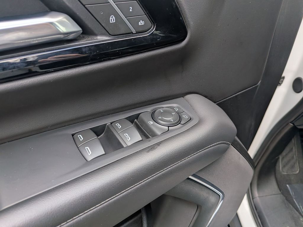 Thumbnail: 2025 Chevrolet Tahoe - 13