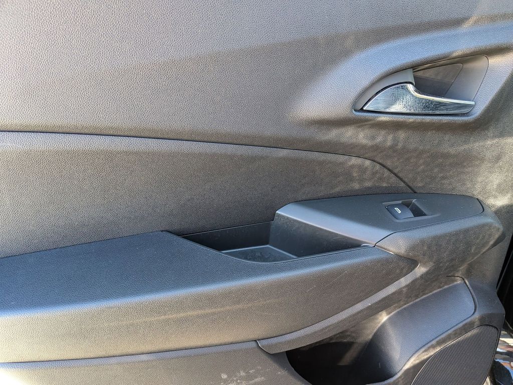 Thumbnail: 2025 Chevrolet Trax - 25