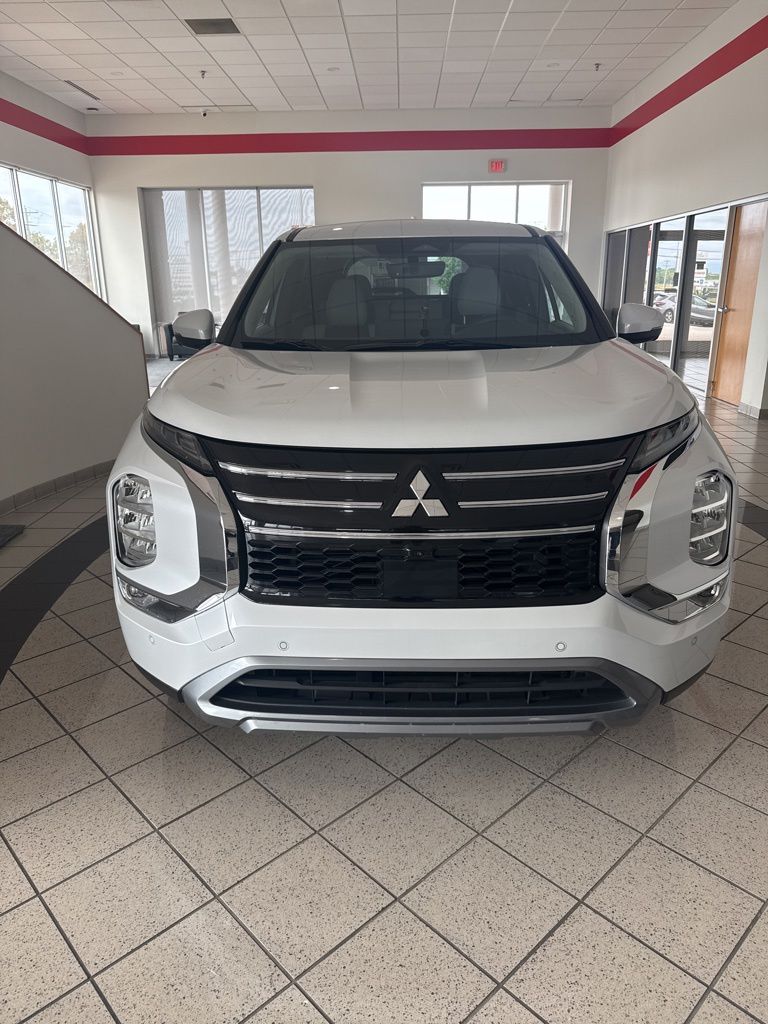 2025 Mitsubishi Outlander's photo