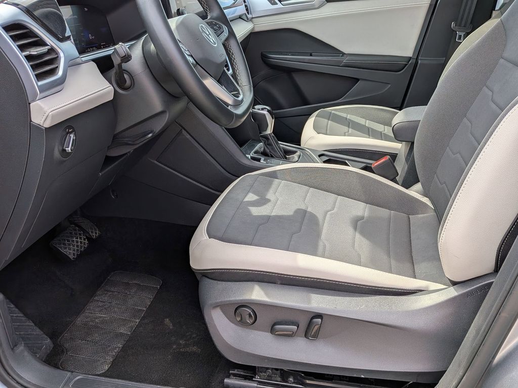 Thumbnail: 2025 Volkswagen Taos - 21