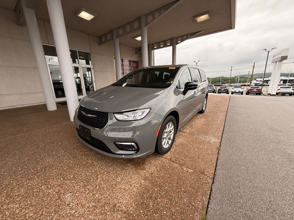 2025 Chrysler Pacifica's photo