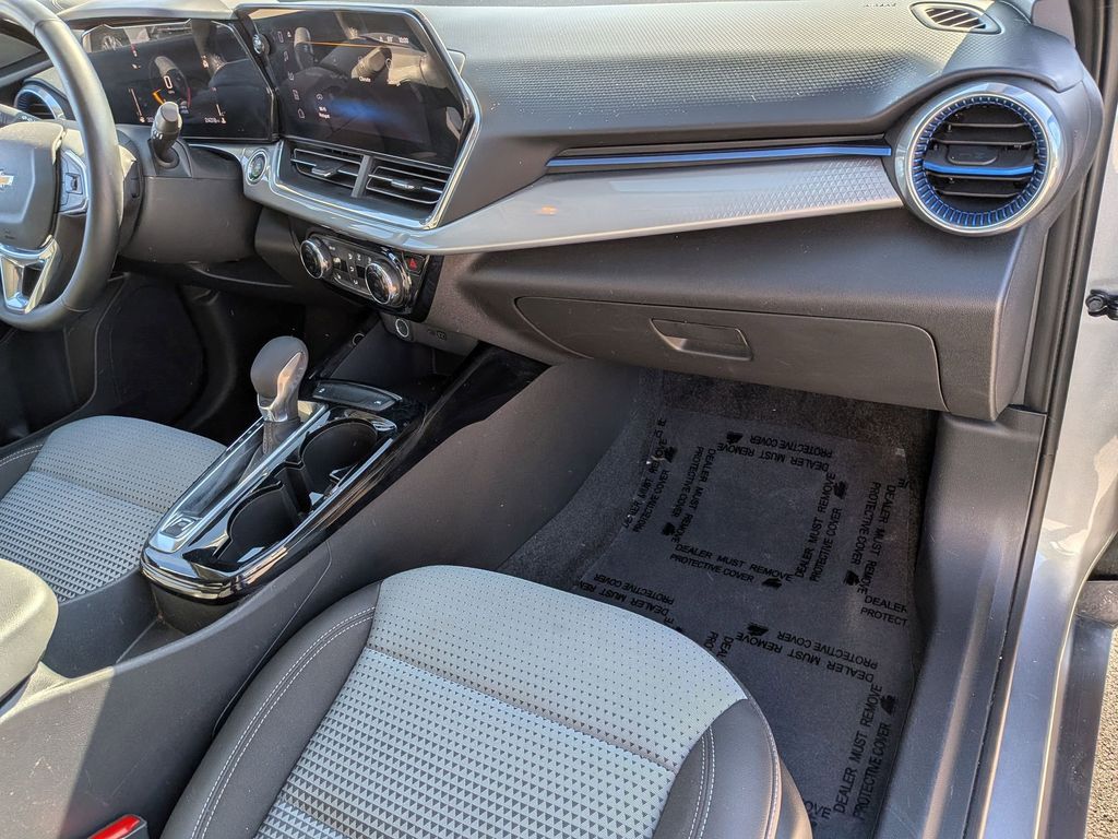 Thumbnail: 2025 Chevrolet Trax - 26