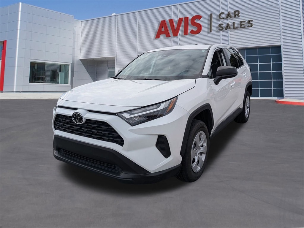 2024 Toyota RAV4 LE's photo