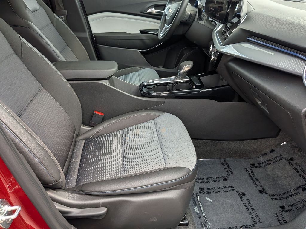 Thumbnail: 2025 Chevrolet Trax - 30