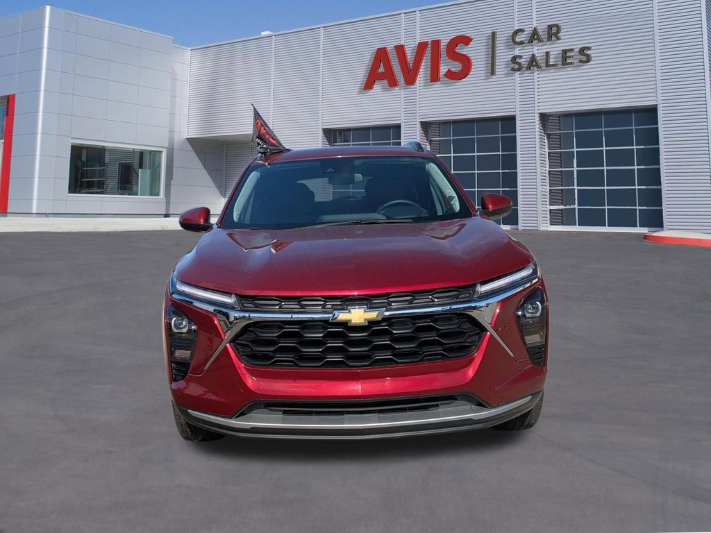 Thumbnail: 2025 Chevrolet Trax - 2