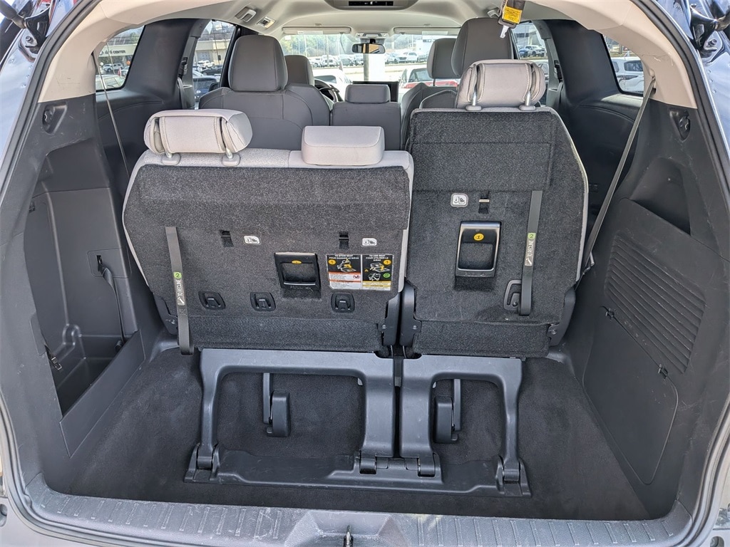 Thumbnail: 2025 Toyota Sienna - 25