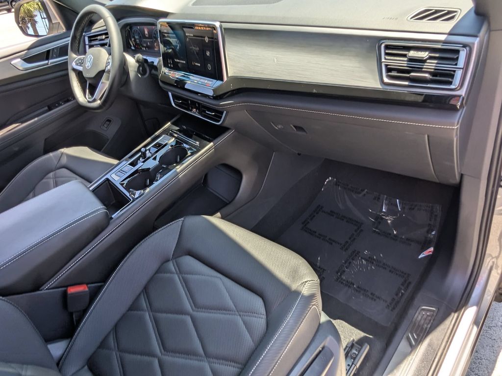 2025 Volkswagen Atlas Cross Sport SE w/Tech - Photo 32