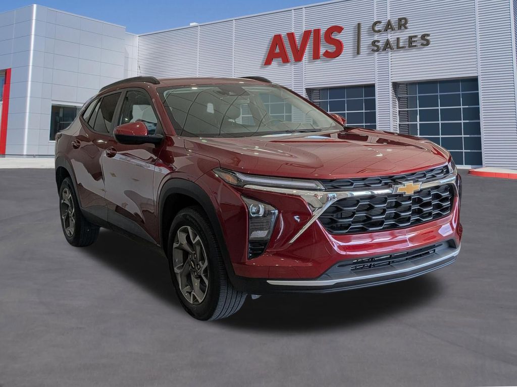 Thumbnail: 2025 Chevrolet Trax - 3