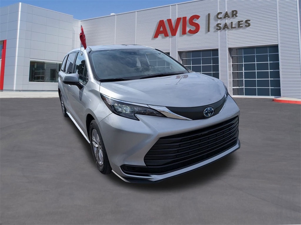Thumbnail: 2025 Toyota Sienna - 3