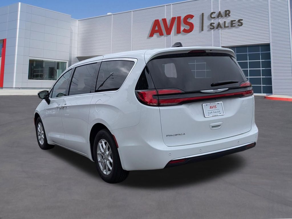 Thumbnail: 2025 Chrysler Pacifica - 9