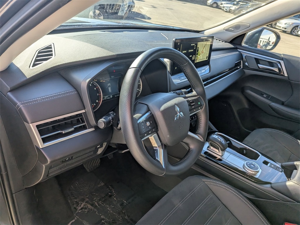 Thumbnail: 2025 Mitsubishi Outlander - 15