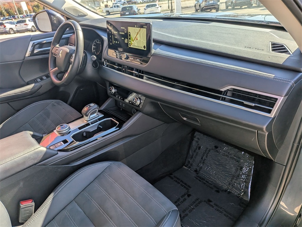 Thumbnail: 2025 Mitsubishi Outlander - 35