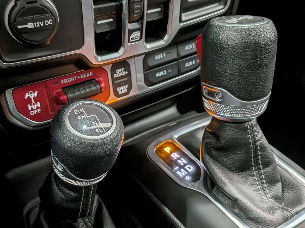 Thumbnail: 2025 Jeep Wrangler - 16