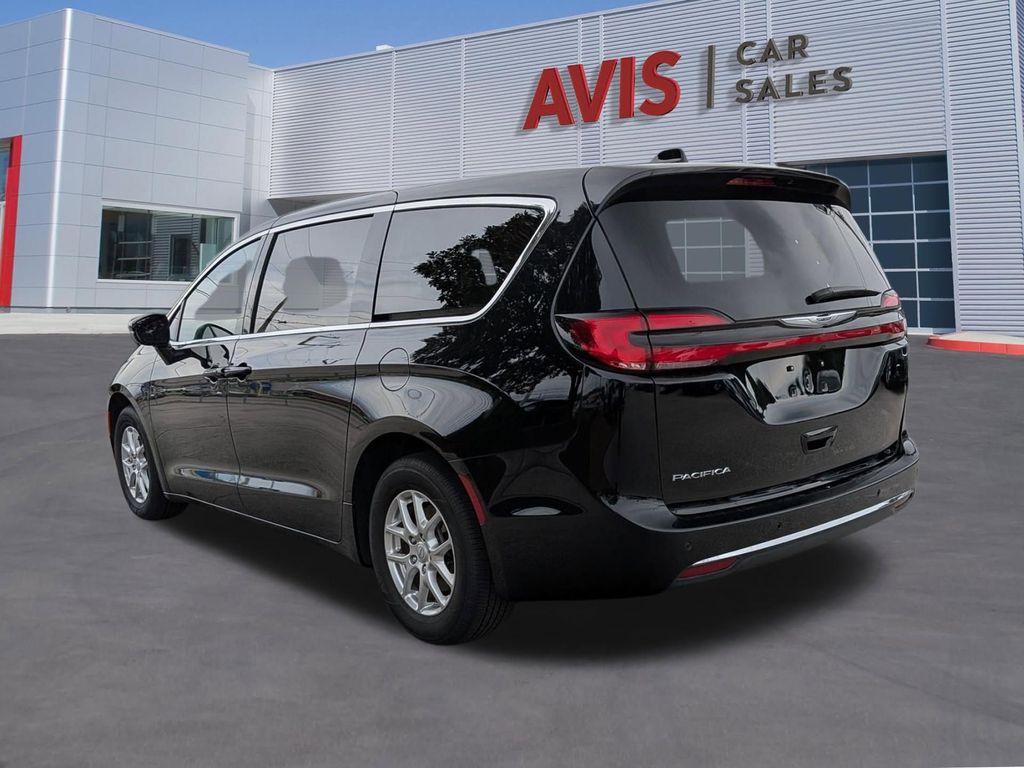 Thumbnail: 2025 Chrysler Pacifica - 3