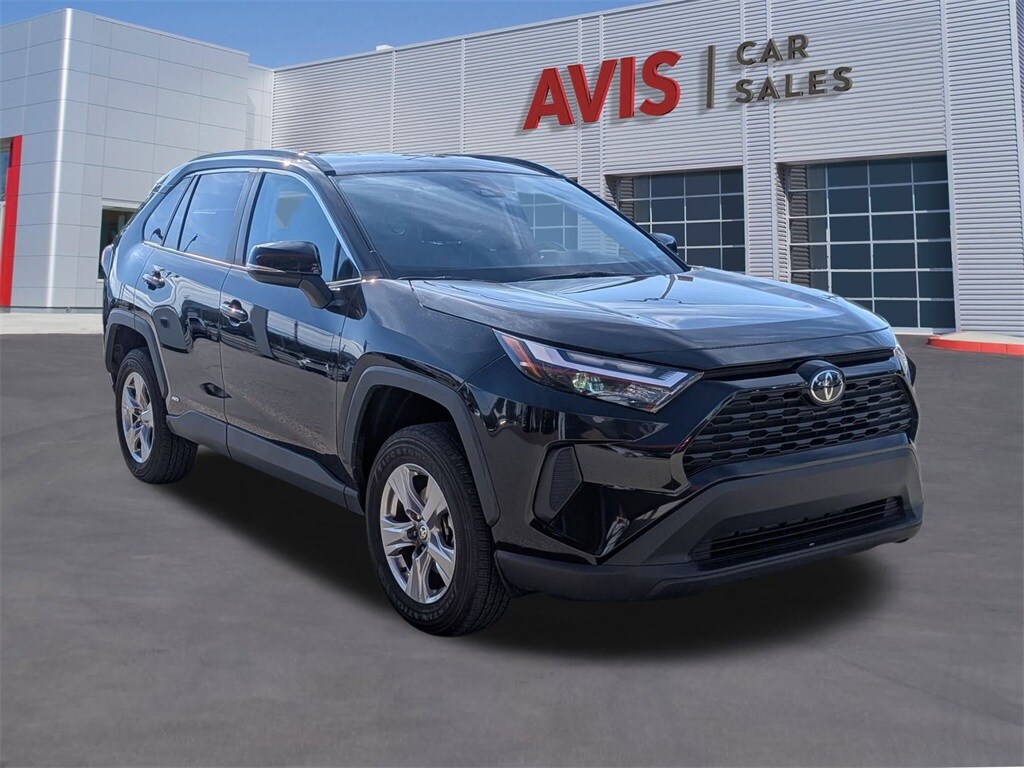 2025 Toyota RAV4 Hybrid XLE photo 3