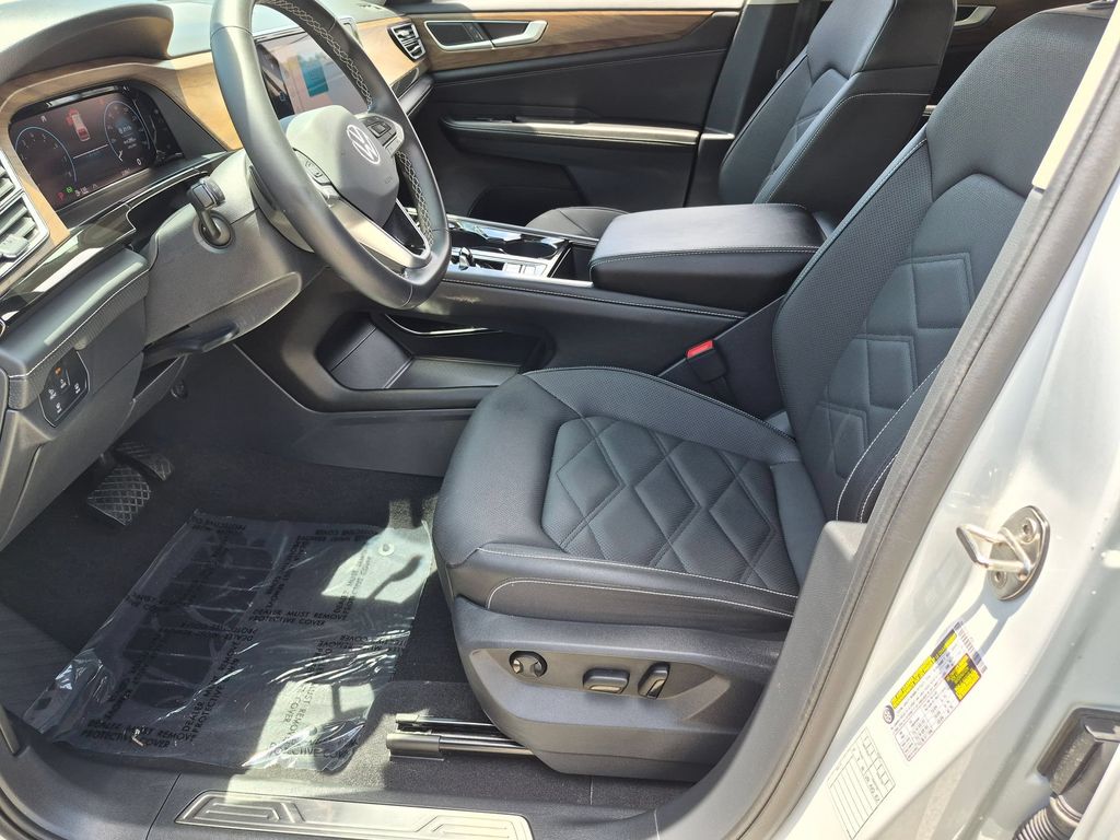 2025 Volkswagen Atlas SE w/Tech - Photo 19