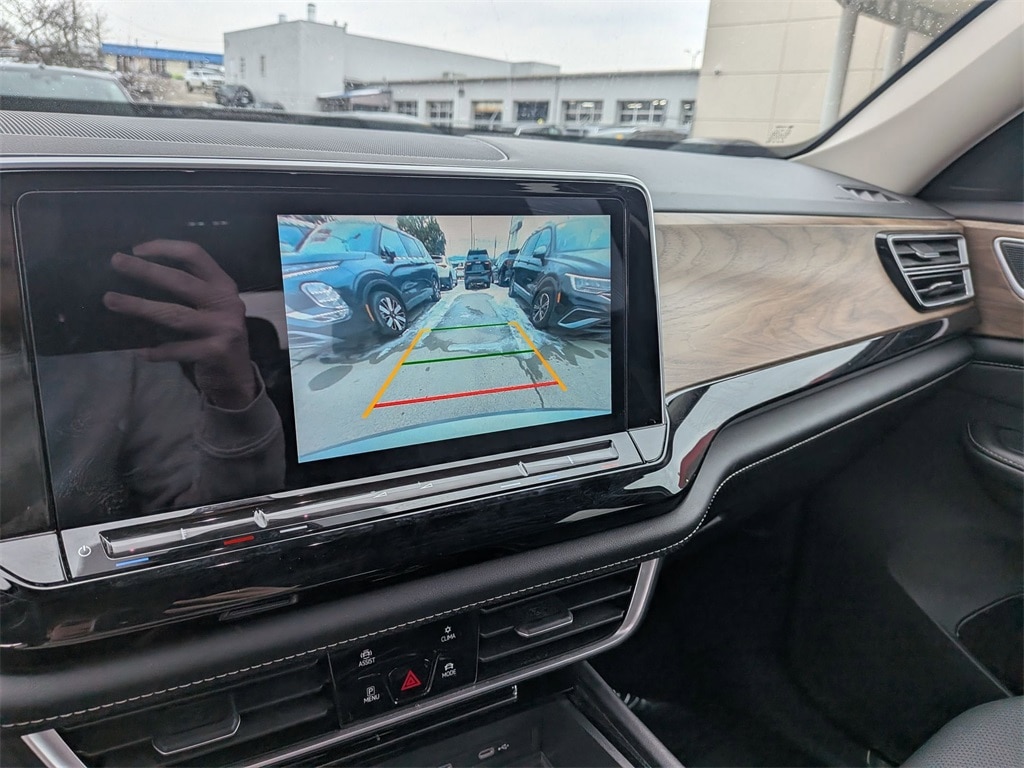 Thumbnail: 2024 Volkswagen Atlas - 18