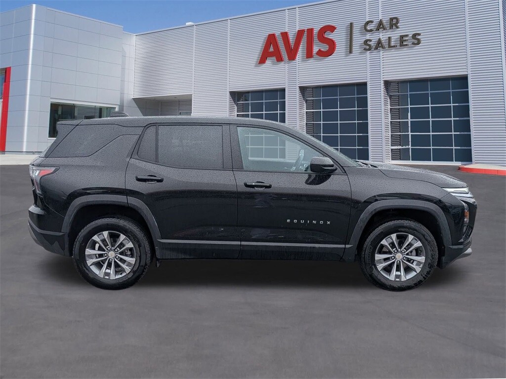 2025 Chevrolet Equinox LT photo 3