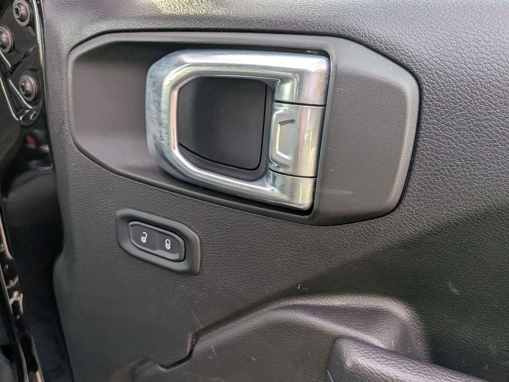 Thumbnail: 2025 Jeep Wrangler - 30