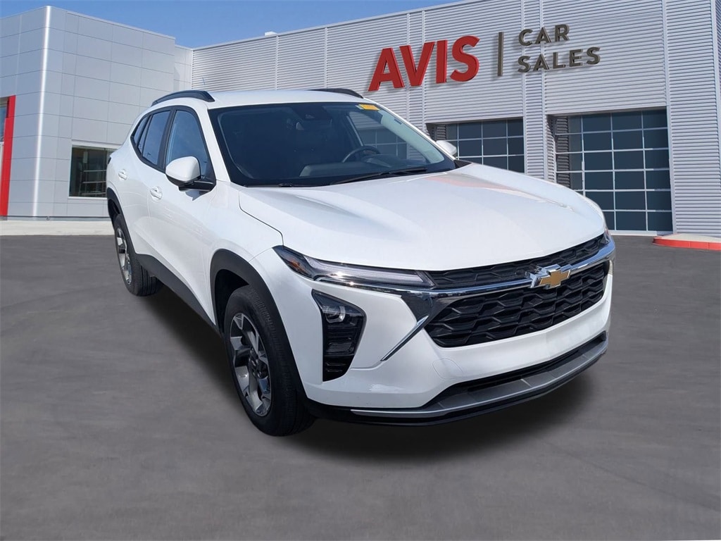 Thumbnail: 2025 Chevrolet Trax - 3